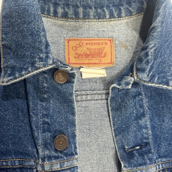 GAP Vintage Classic Blue Denim Jacket size 34 pre owned Exellent condition. - Picture 4 of 6